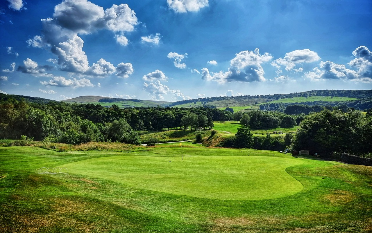 Cavendish Golf Club - 1st green towards 4th